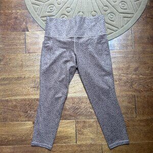 Athleta Salutation Stash Pocket 7/8 Medium Petite